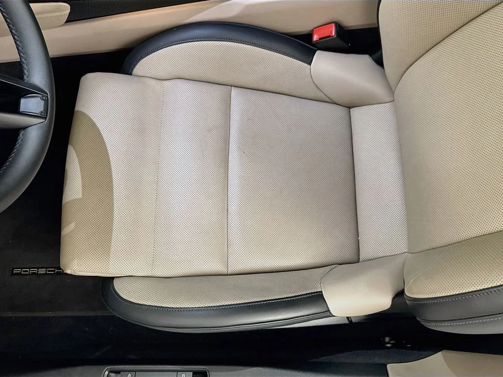 2025 Porsche 911 Carrera 4 GTS interior, seats