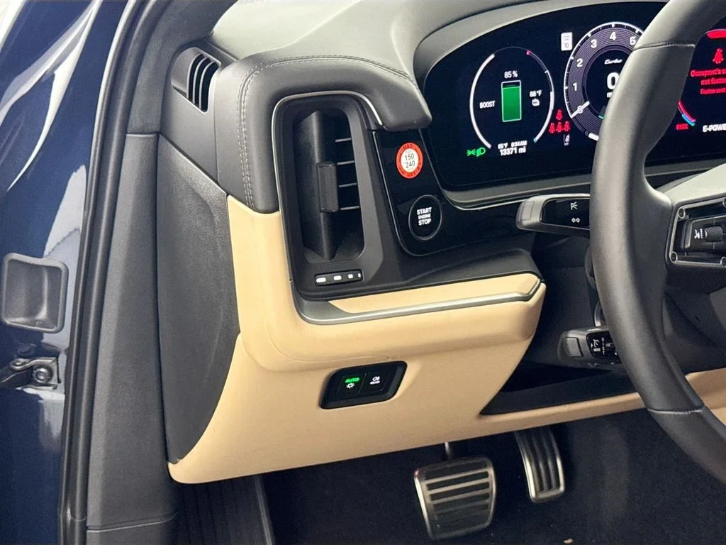 2025 Porsche Cayenne Turbo E-Hybrid Coupe interior, door panel