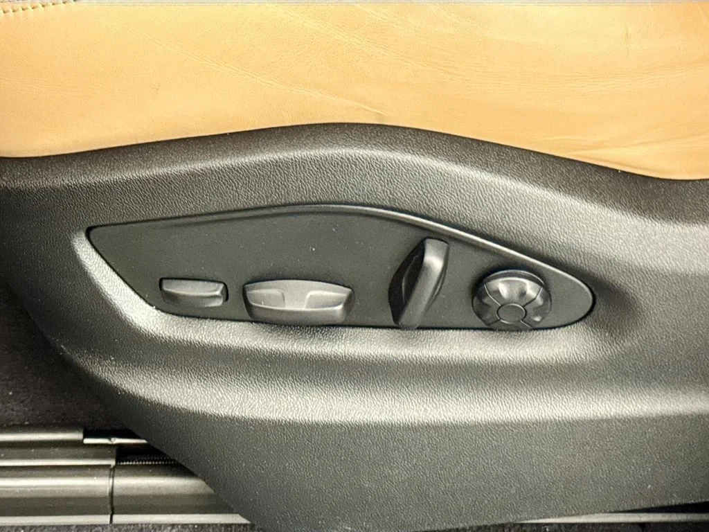 2025 Porsche Cayenne Turbo E-Hybrid Coupe interior, door panel