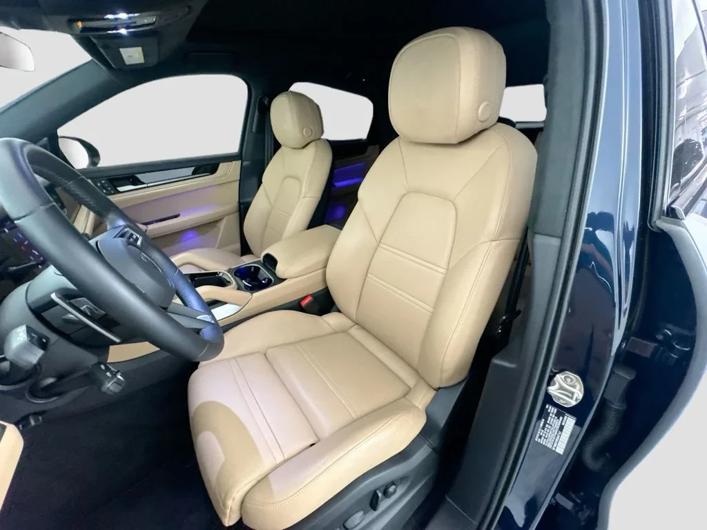 2025 Porsche Cayenne Turbo E-Hybrid Coupe interior, seats