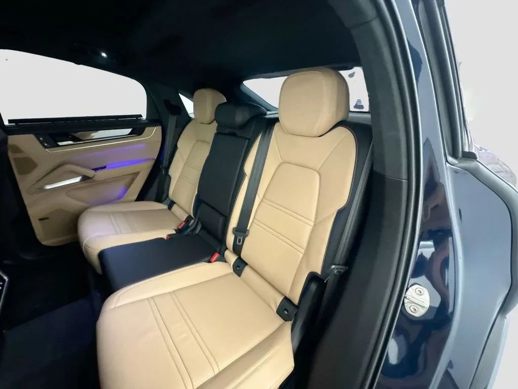 2025 Porsche Cayenne Turbo E-Hybrid Coupe interior, seats