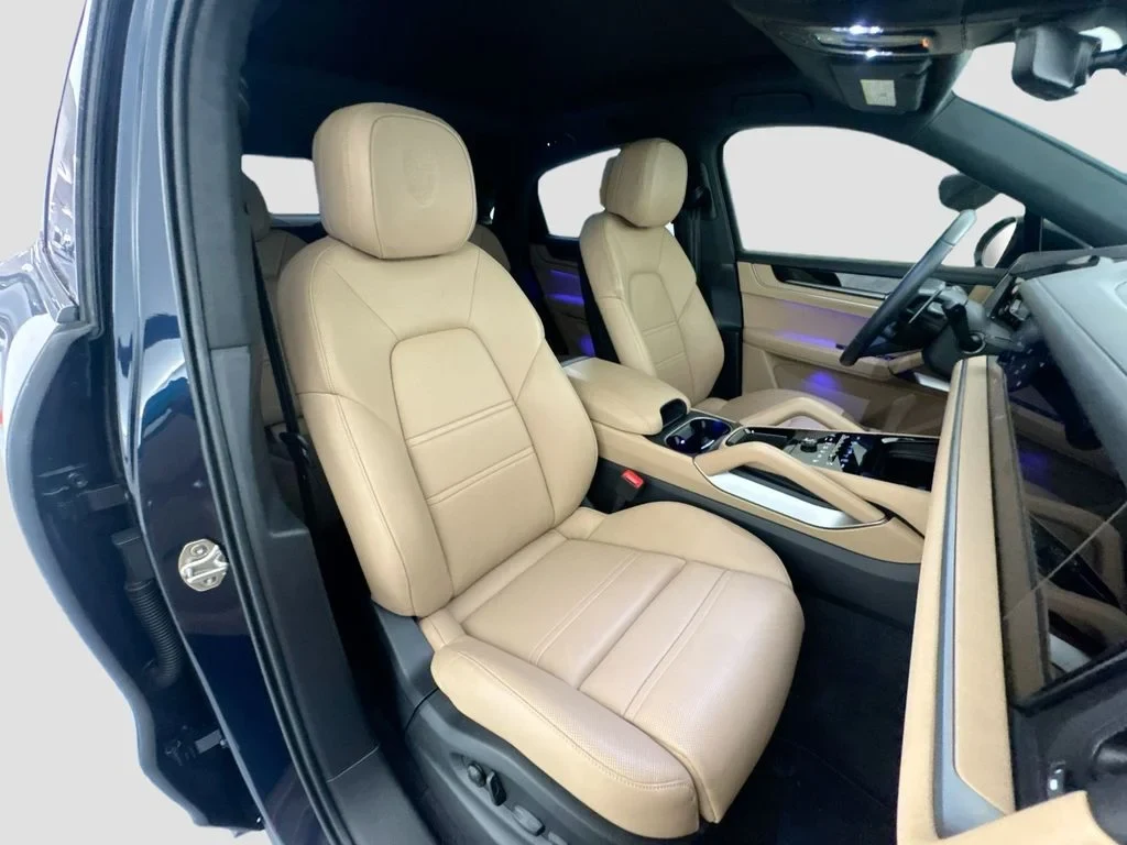 2025 Porsche Cayenne Turbo E-Hybrid Coupe interior, seats