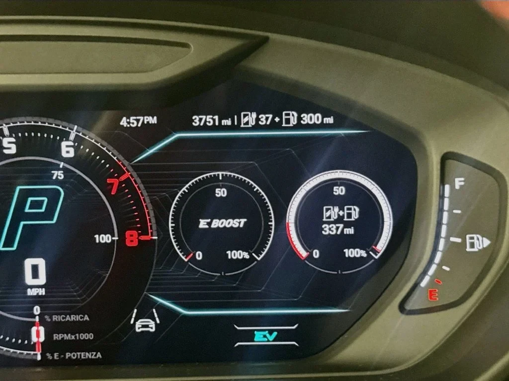 2026 Lamborghini Urus SE interior, Rosso Burgundy
