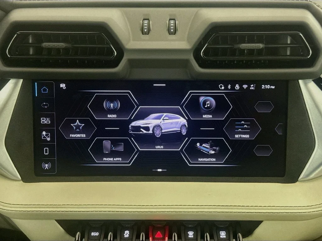 2026 Lamborghini Urus SE interior, Marrone Elpis