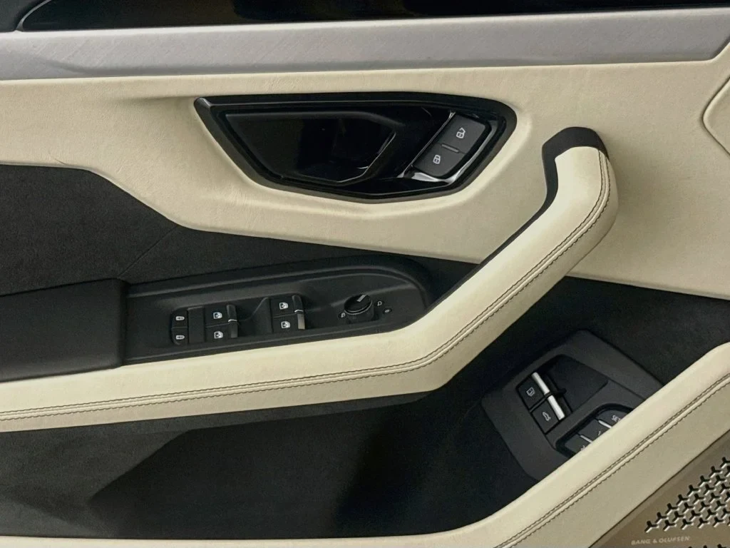 2026 Lamborghini Urus SE interior, door panel, Marrone Elpis