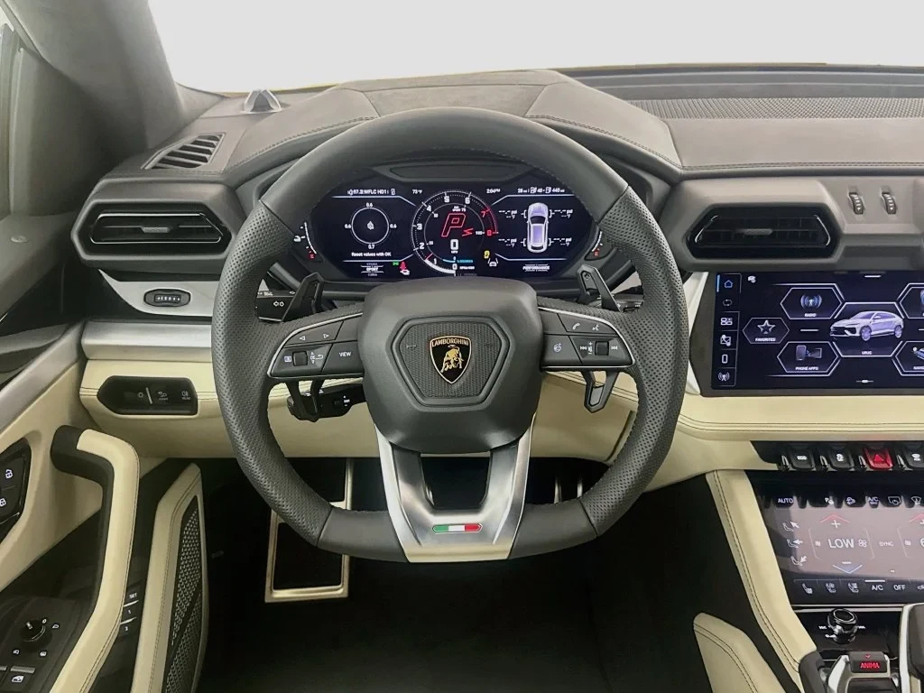 2026 Lamborghini Urus SE interior, dashboard, Marrone Elpis