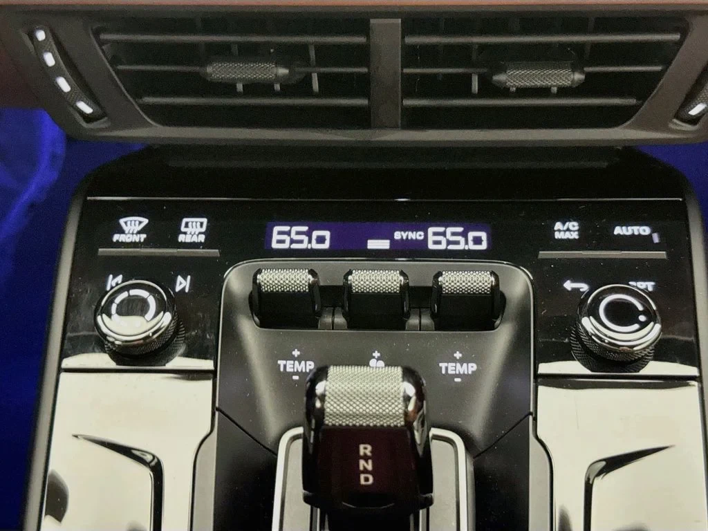 2026 Porsche 911 Carrera S Cabriolet interior, center console