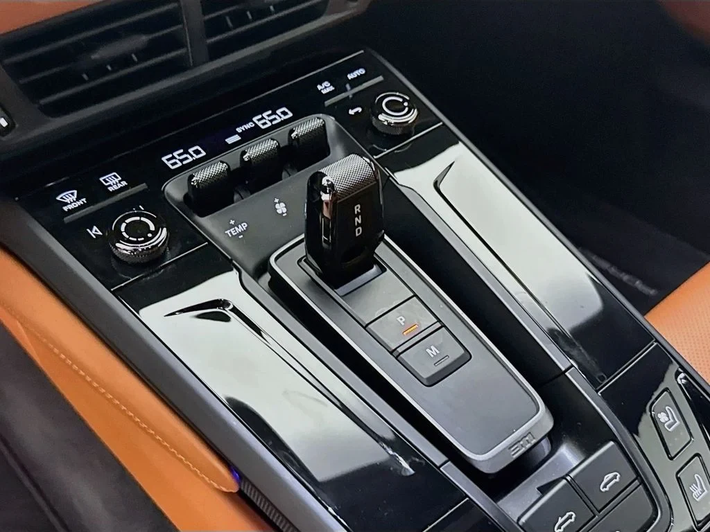 2026 Porsche 911 Carrera S Cabriolet interior, center console