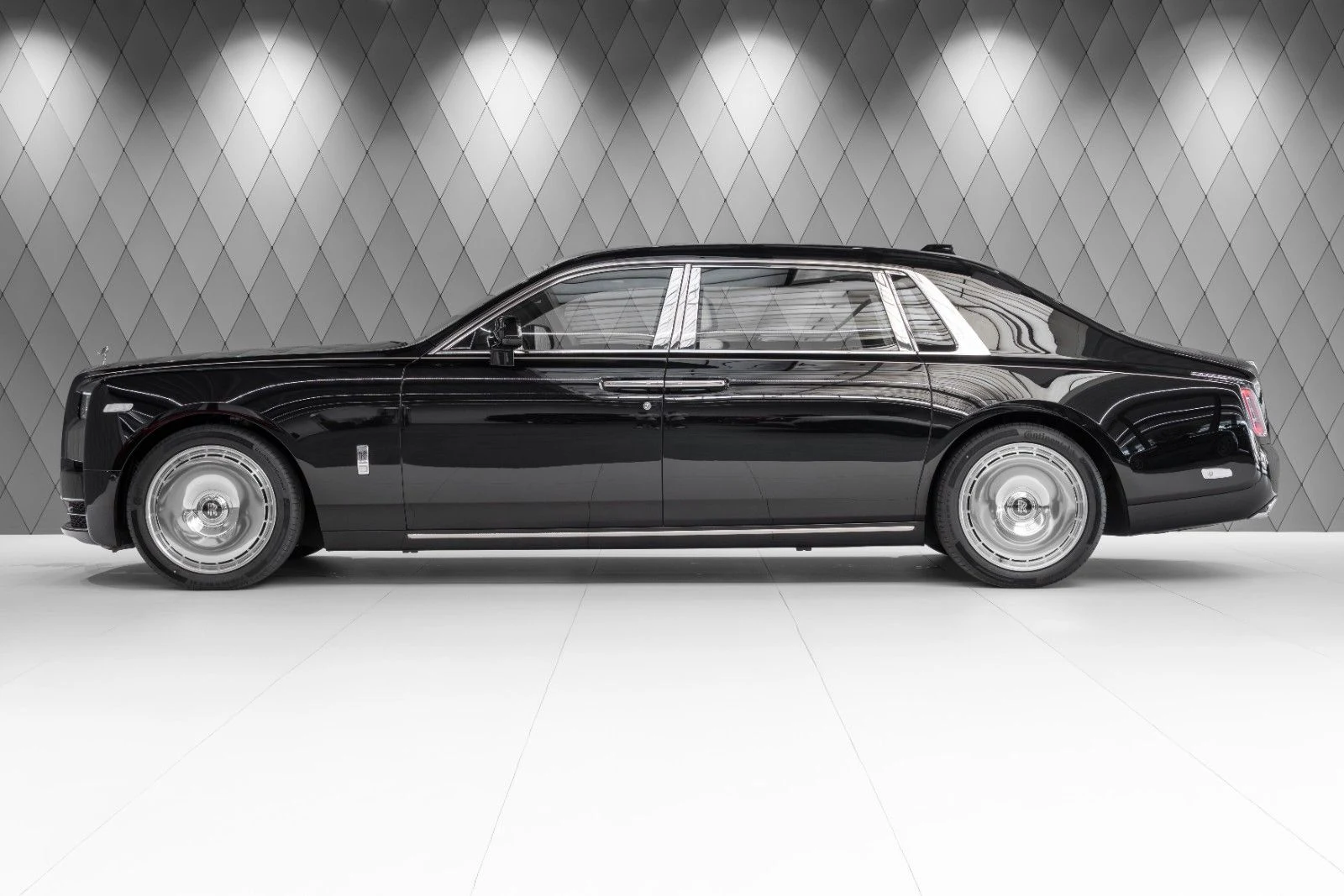 Rolls-Royce Phantom Extended (Series II), 2/10