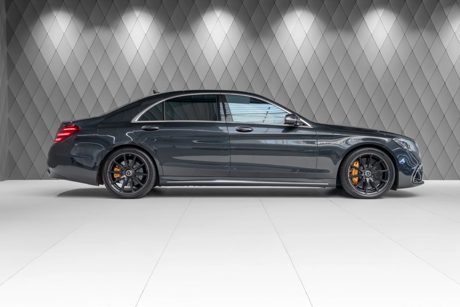 Mercedes-AMG S 63 4MATIC+ L (W222), 2/10