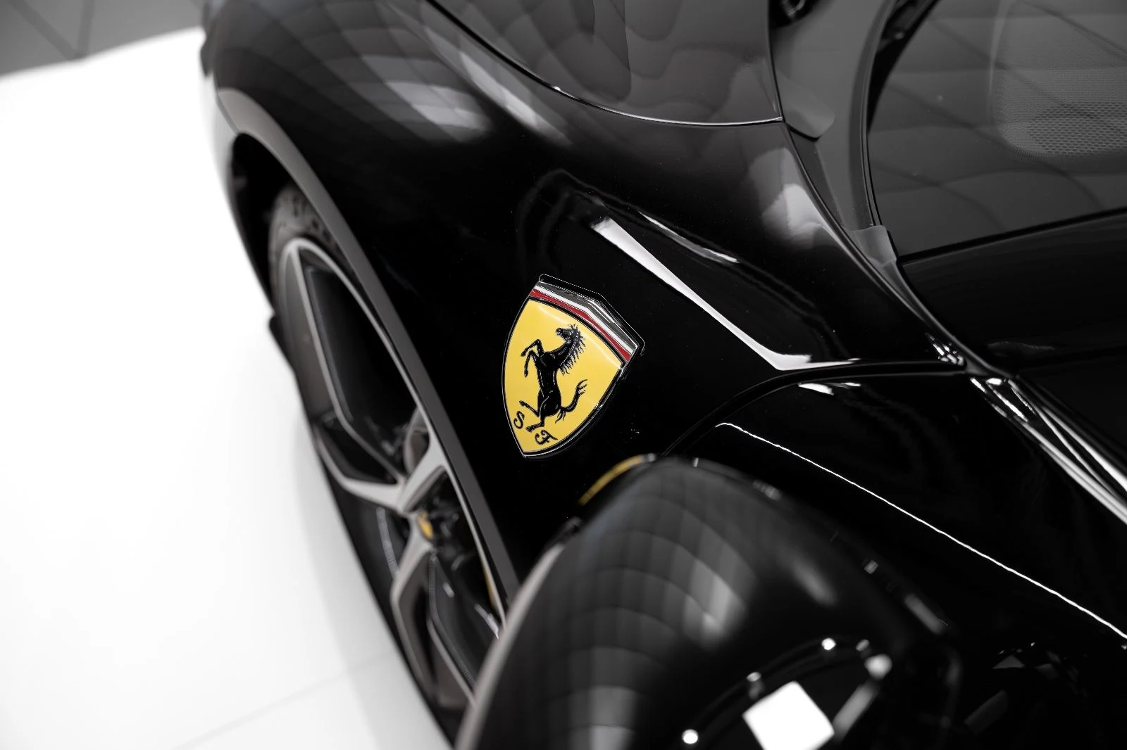 Ferrari 296 GTS, 7/10