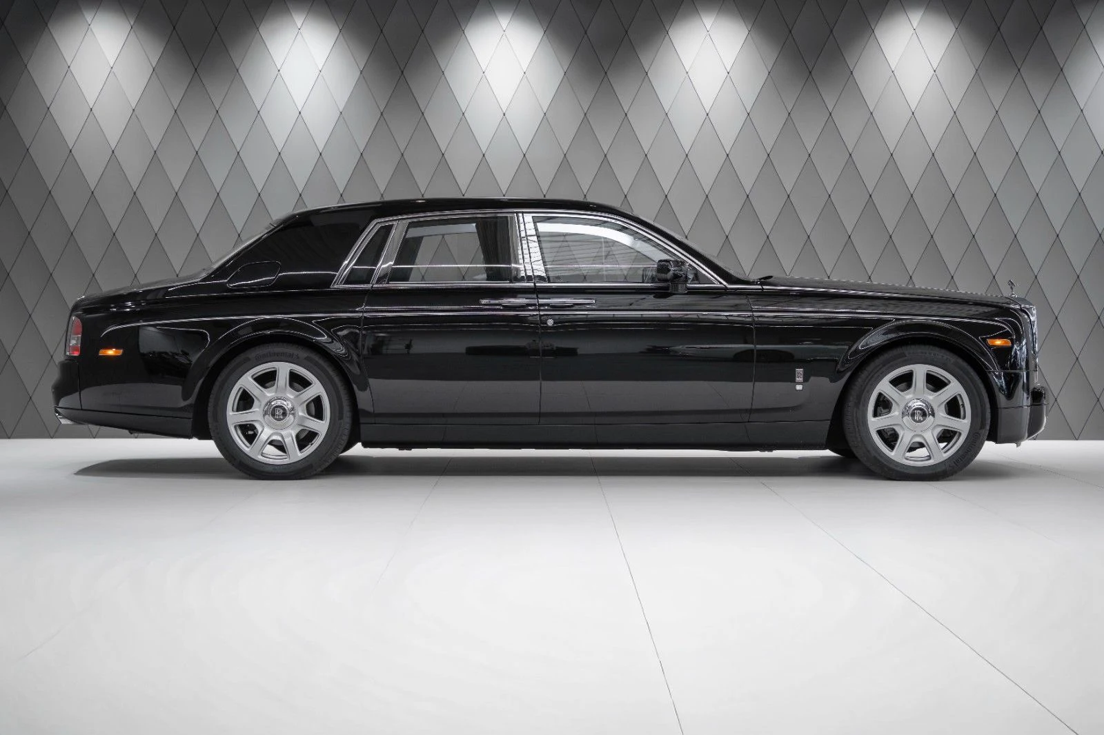 Rolls-Royce Phantom (VII), 2/10
