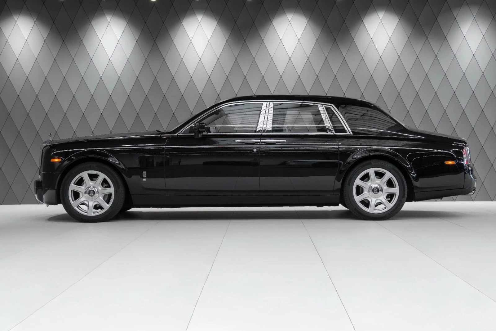 Rolls-Royce Phantom (VII), 3/10