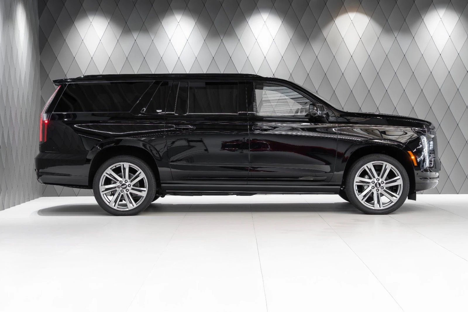 Cadillac Escalade ESV, 2/10