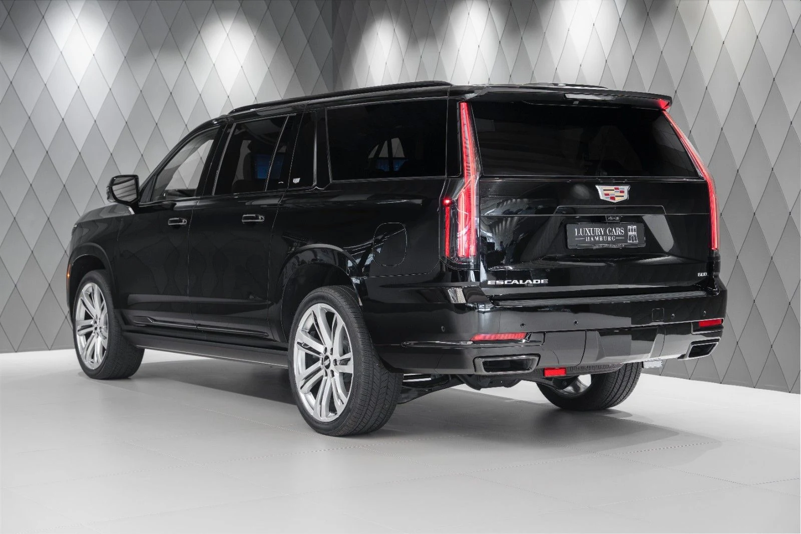 Cadillac Escalade ESV, 4/10