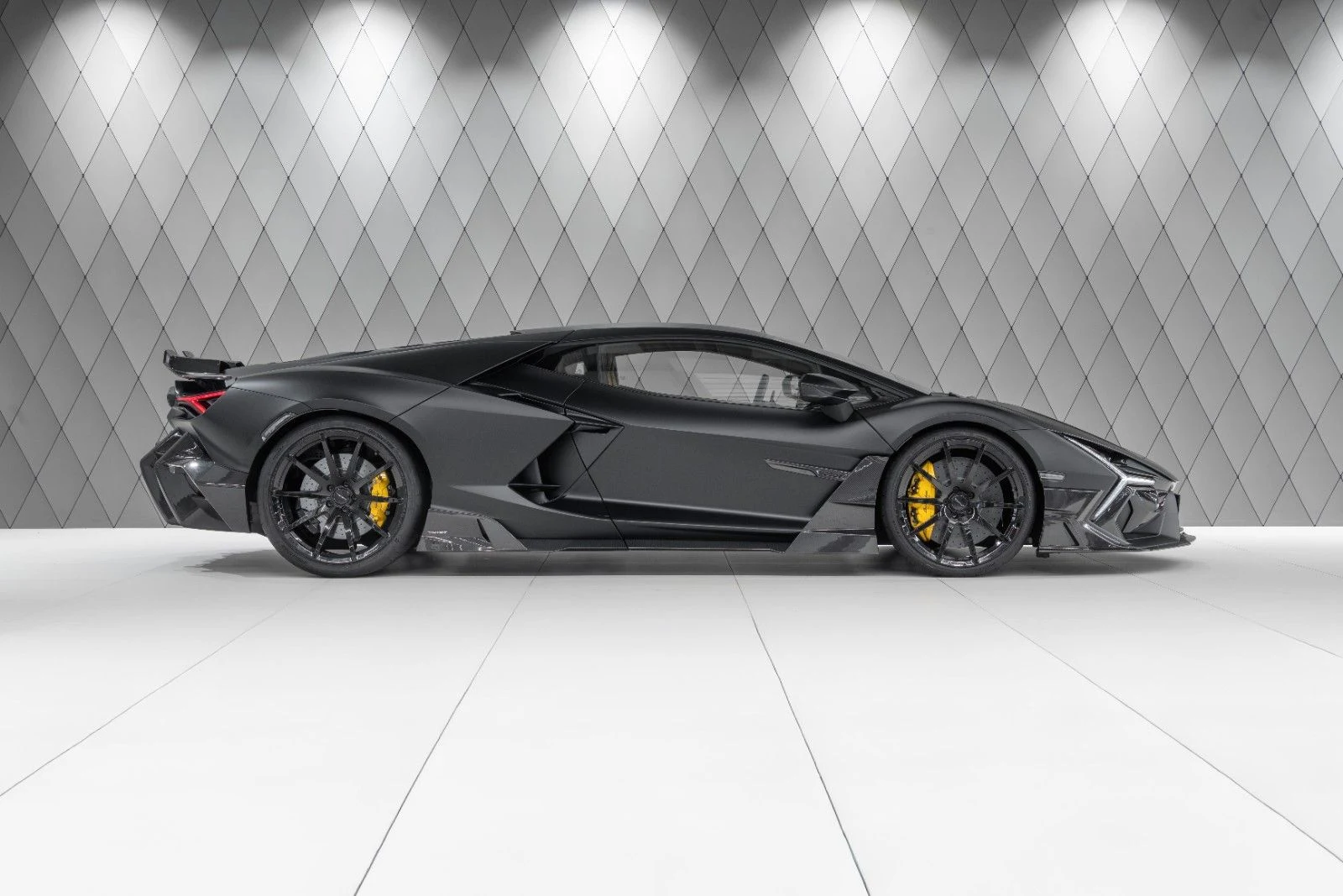 Mansory Revuelto, 2/10