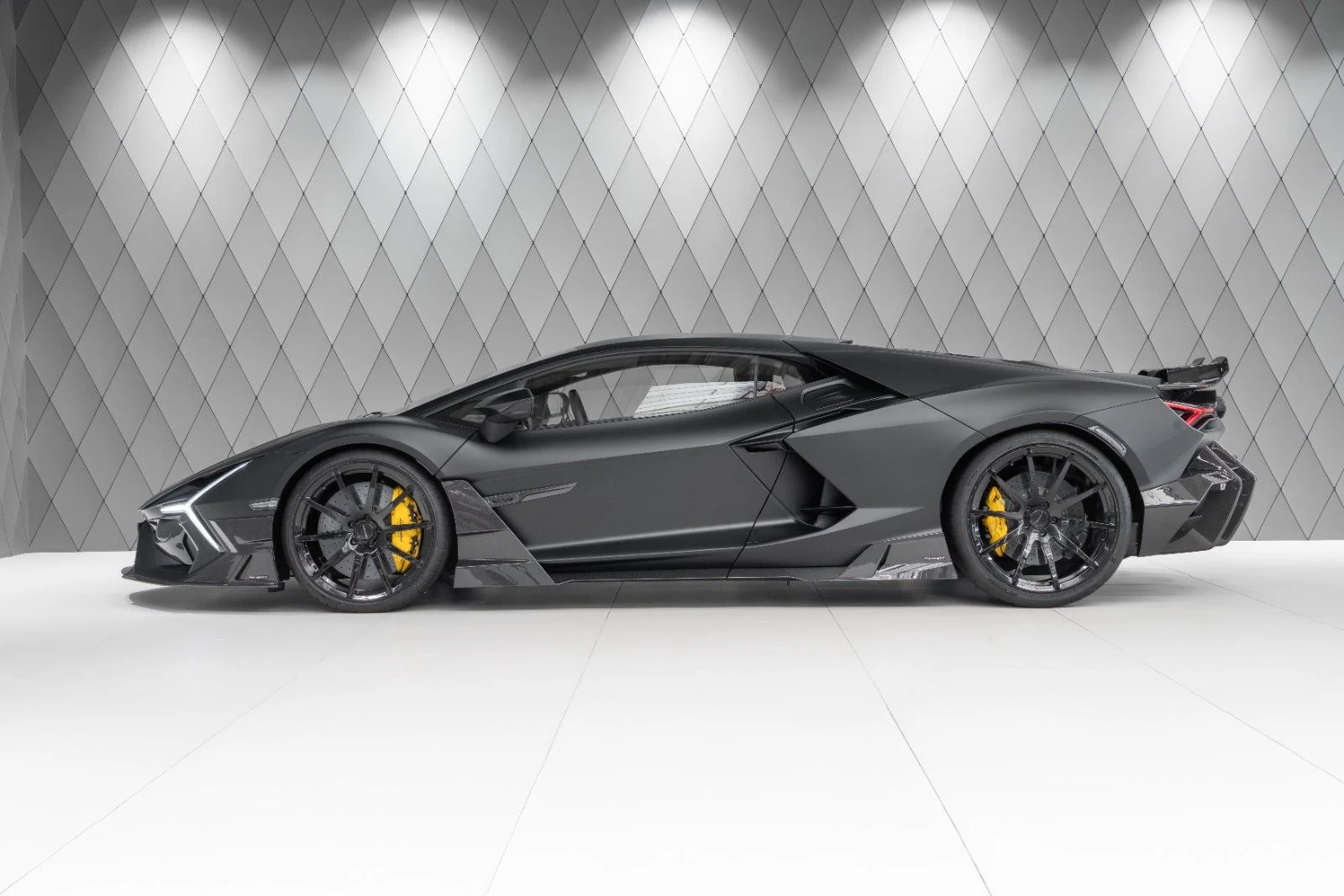 Mansory Revuelto, 3/10
