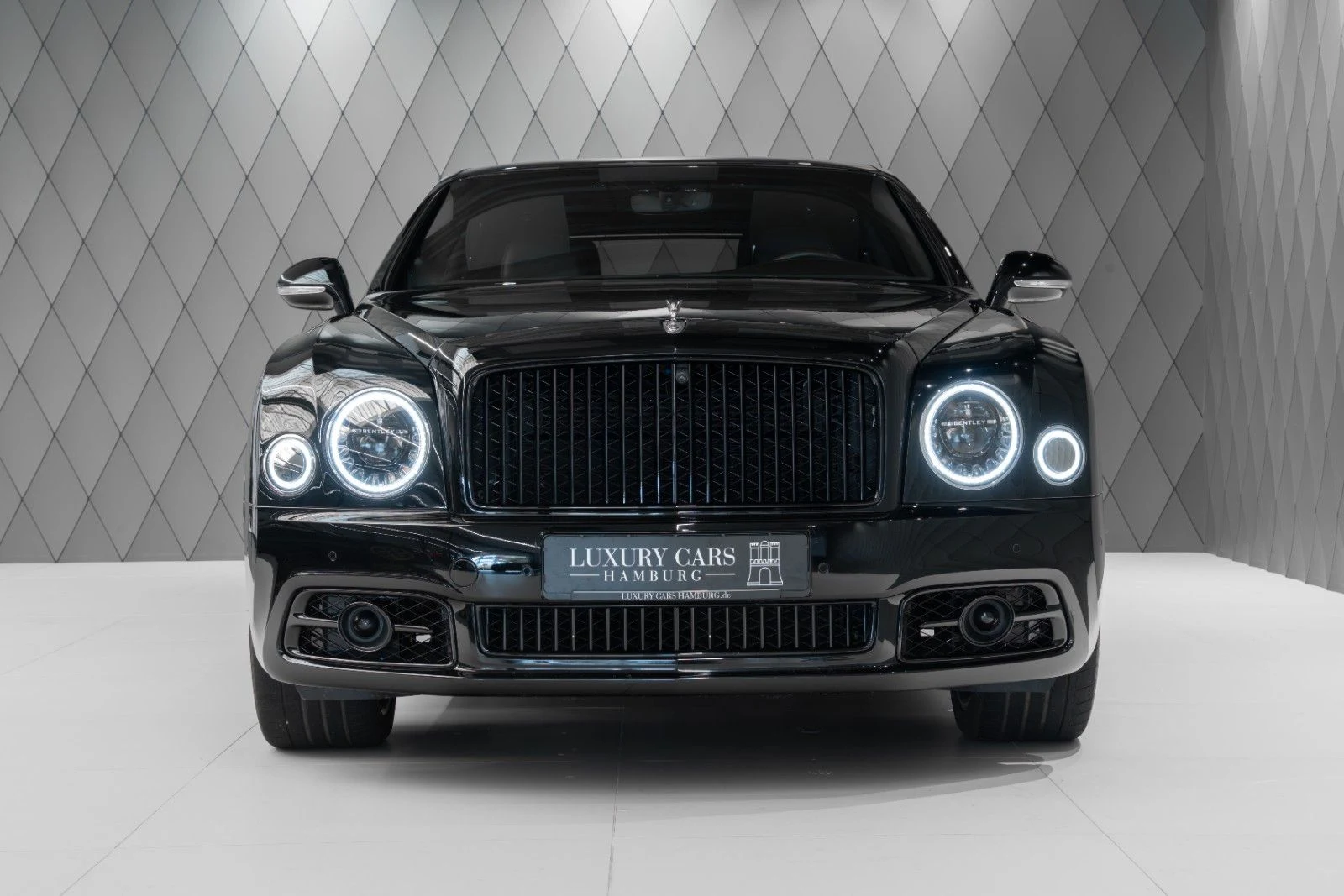 Black Bentley Mulsanne Speed, full front view