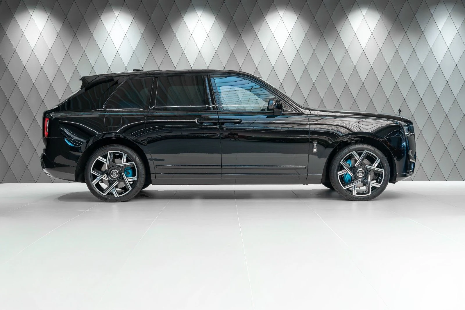 Rolls-Royce Cullinan Black Badge (Series II), 2/10