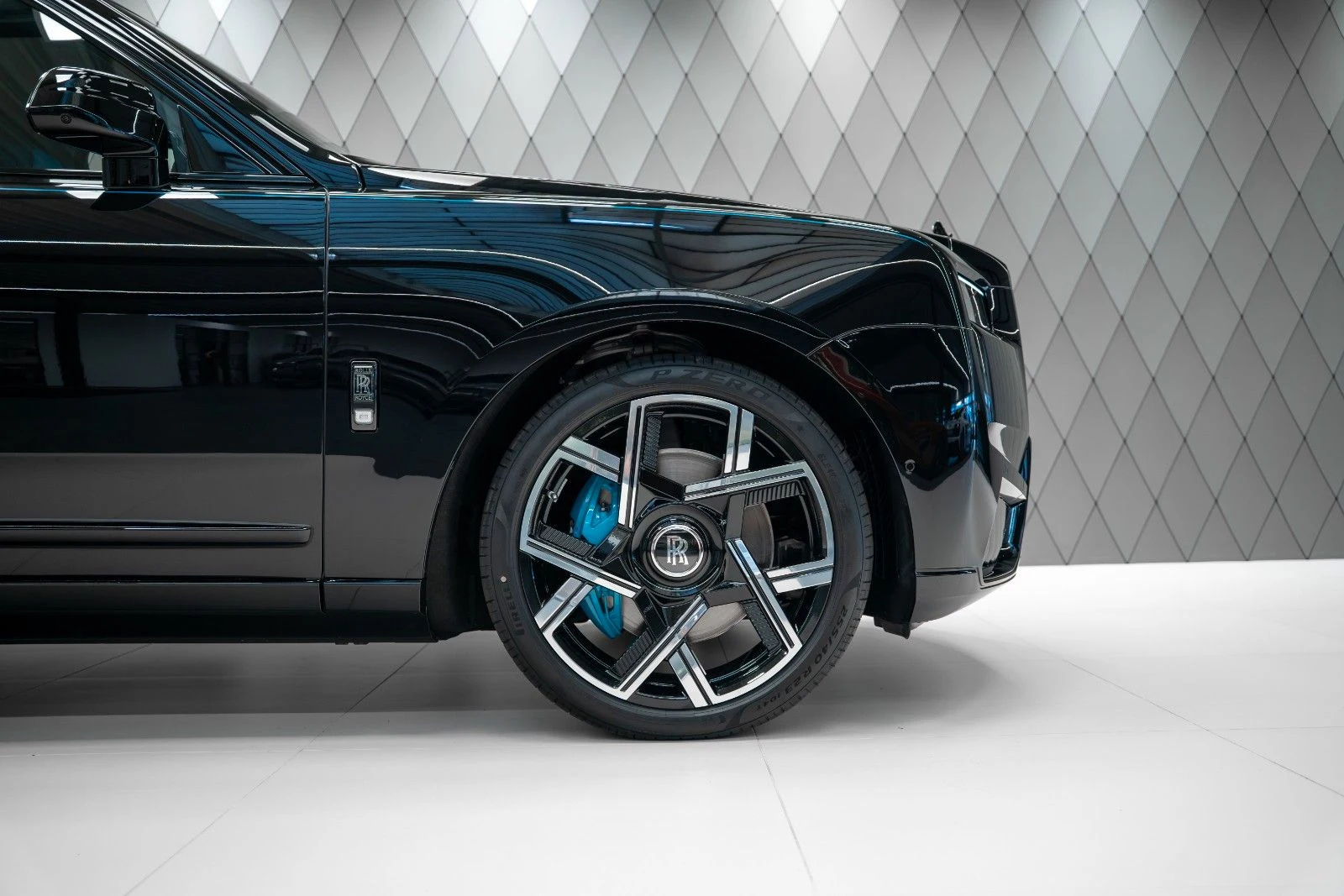 Rolls-Royce Cullinan Black Badge (Series II), 6/10