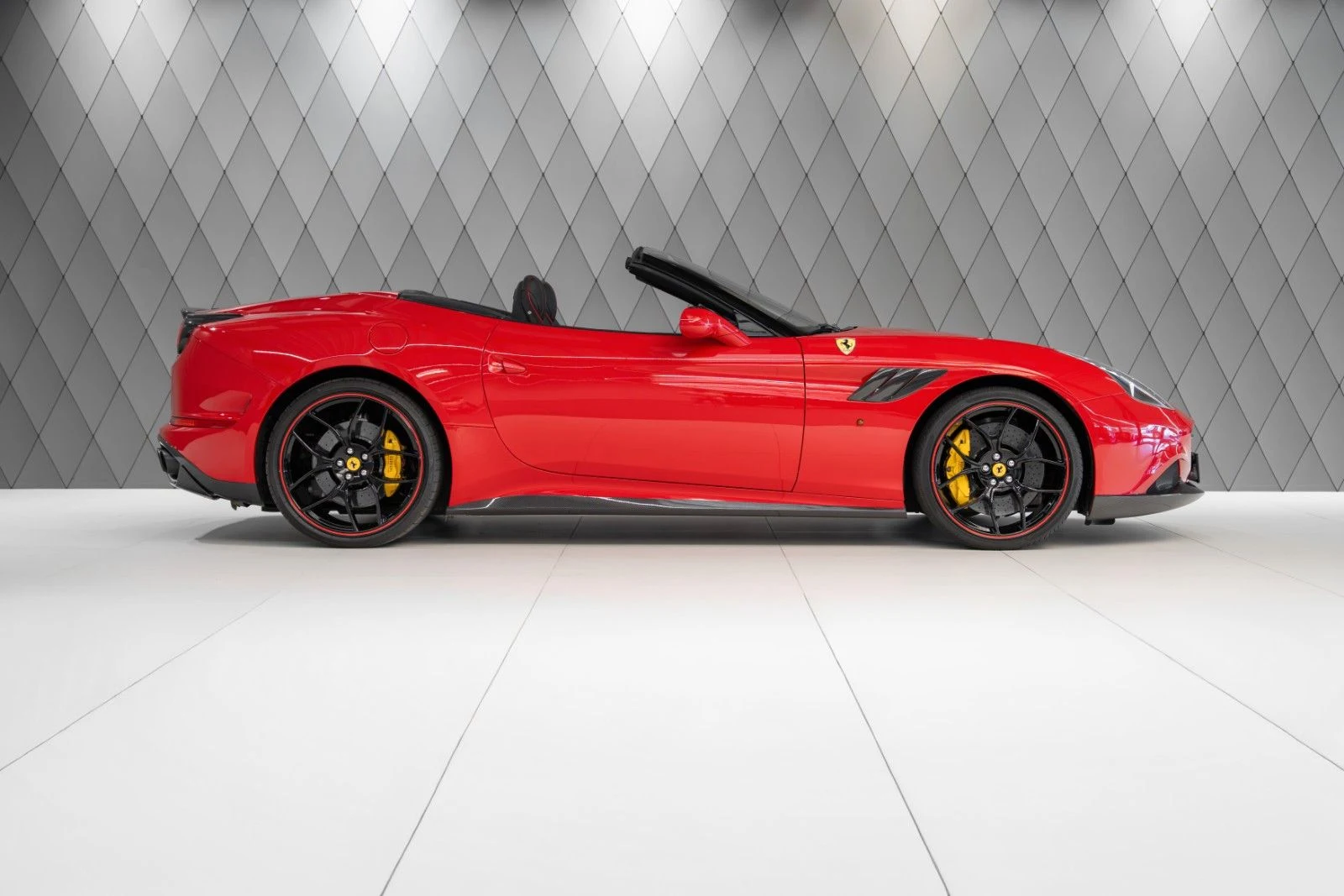 Ferrari California T, 2/10
