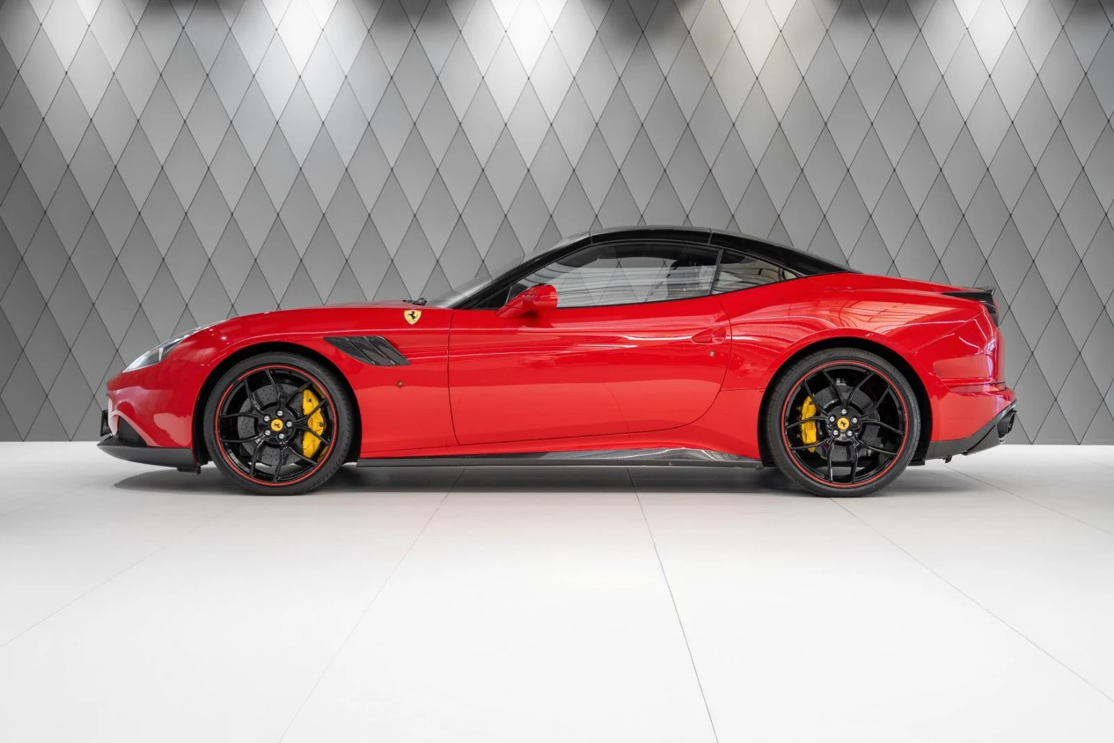 Ferrari California T, 3/10