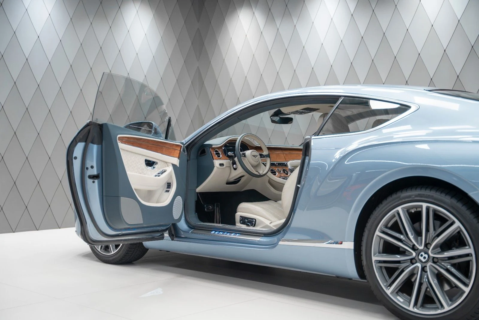 Bentley Continental GT V8 Mulliner, 9/10