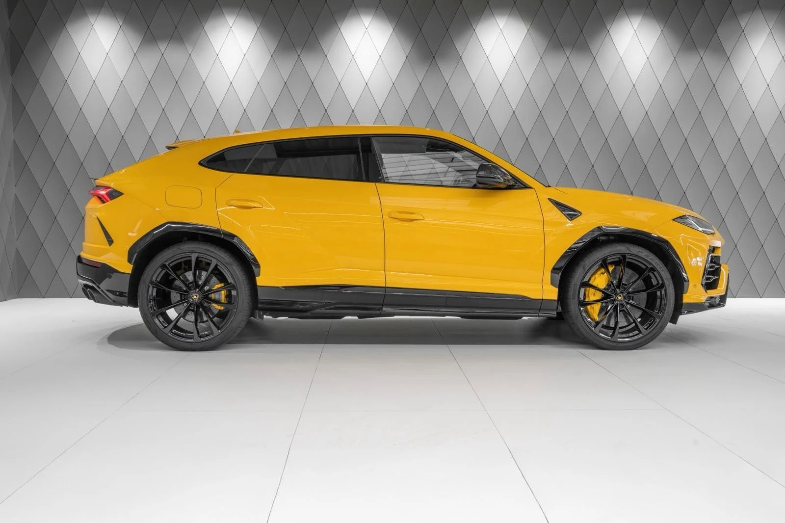 Lamborghini Urus, 2/10