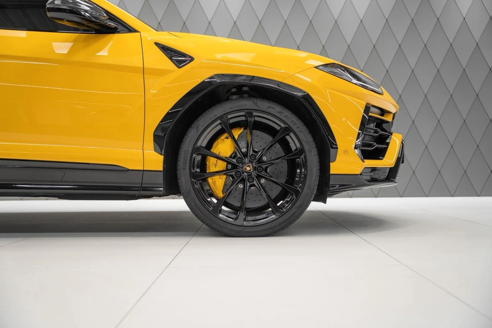 Lamborghini Urus, 6/10