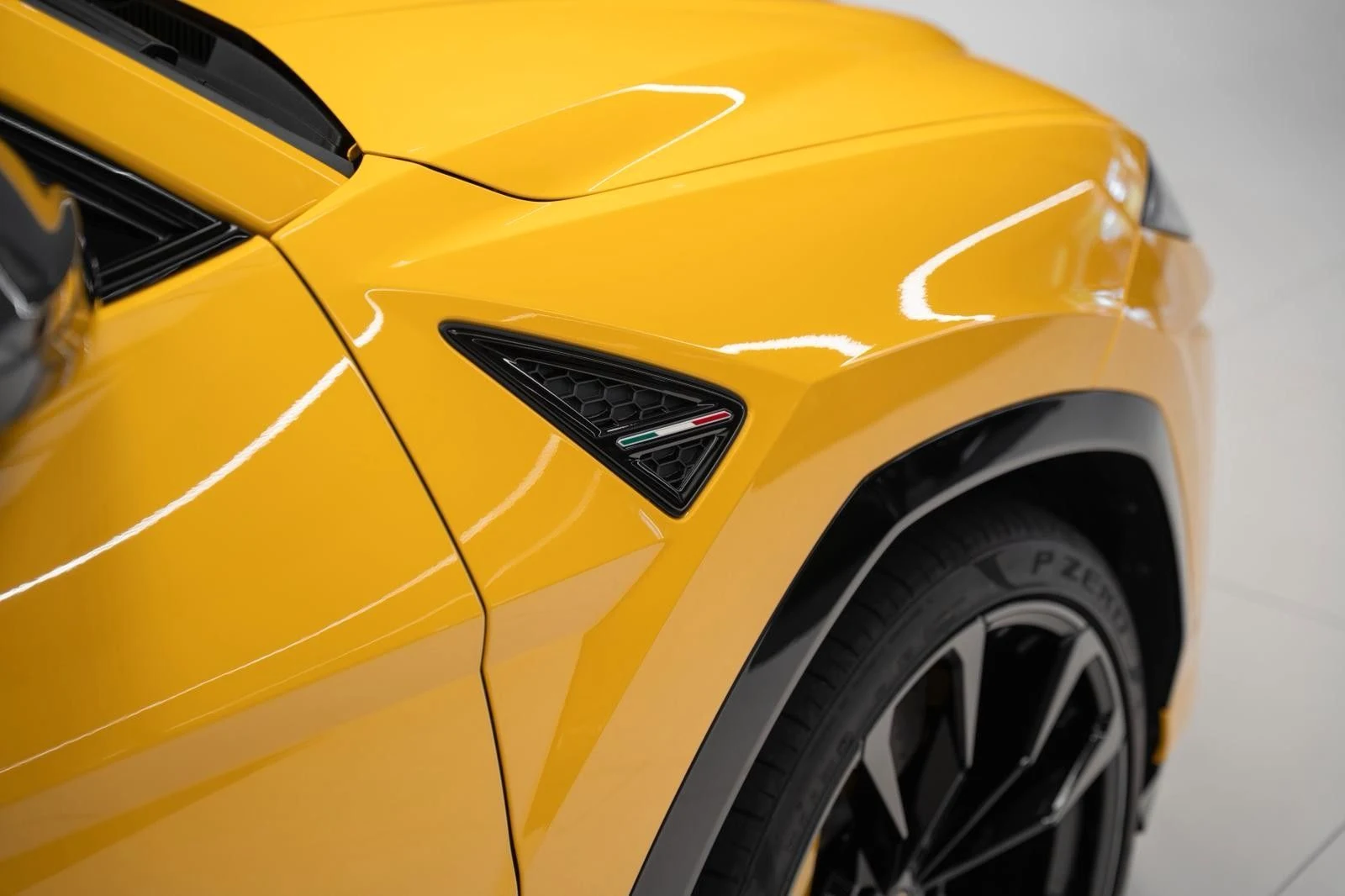 Lamborghini Urus, 8/10