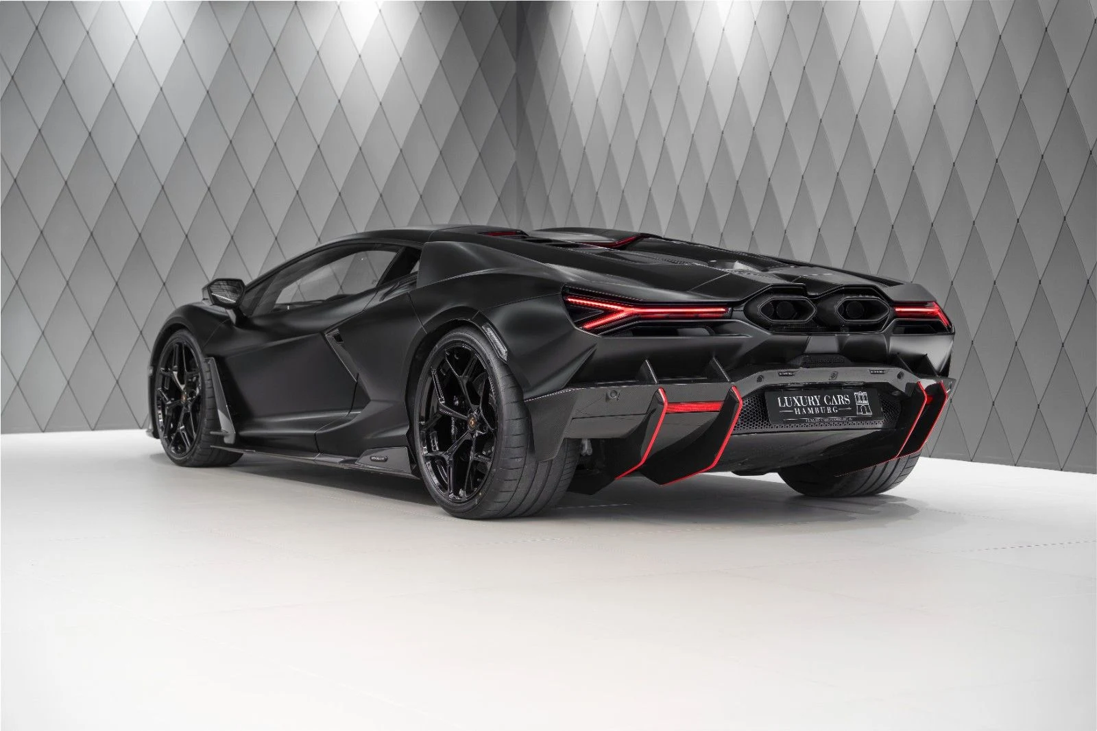 Lamborghini Revuelto, 4/10