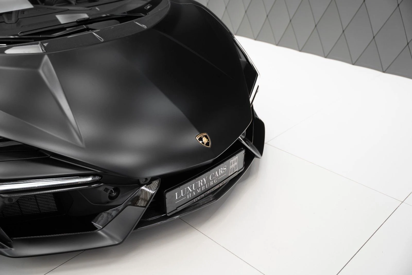 Lamborghini Revuelto, 7/10