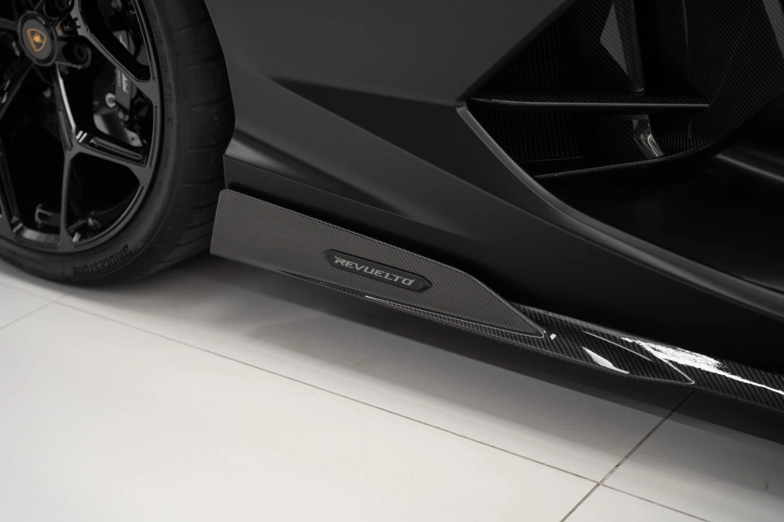 Lamborghini Revuelto, 8/10