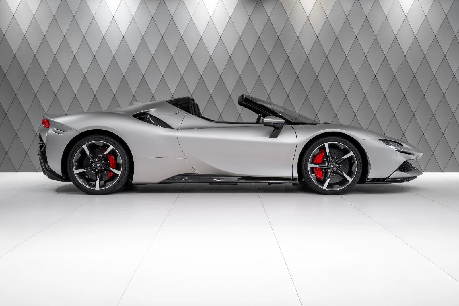 Ferrari SF90 Spider, 2/10