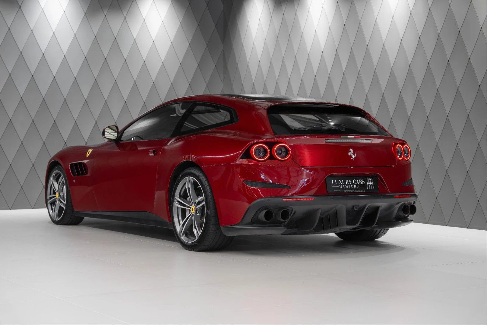 Ferrari GTC4Lusso, 4/10
