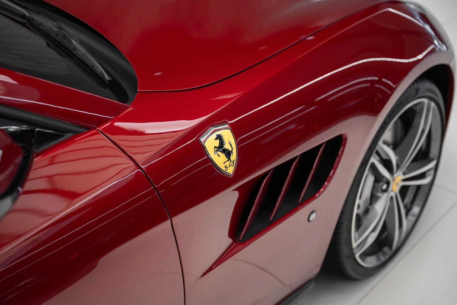 Ferrari GTC4Lusso, 9/10