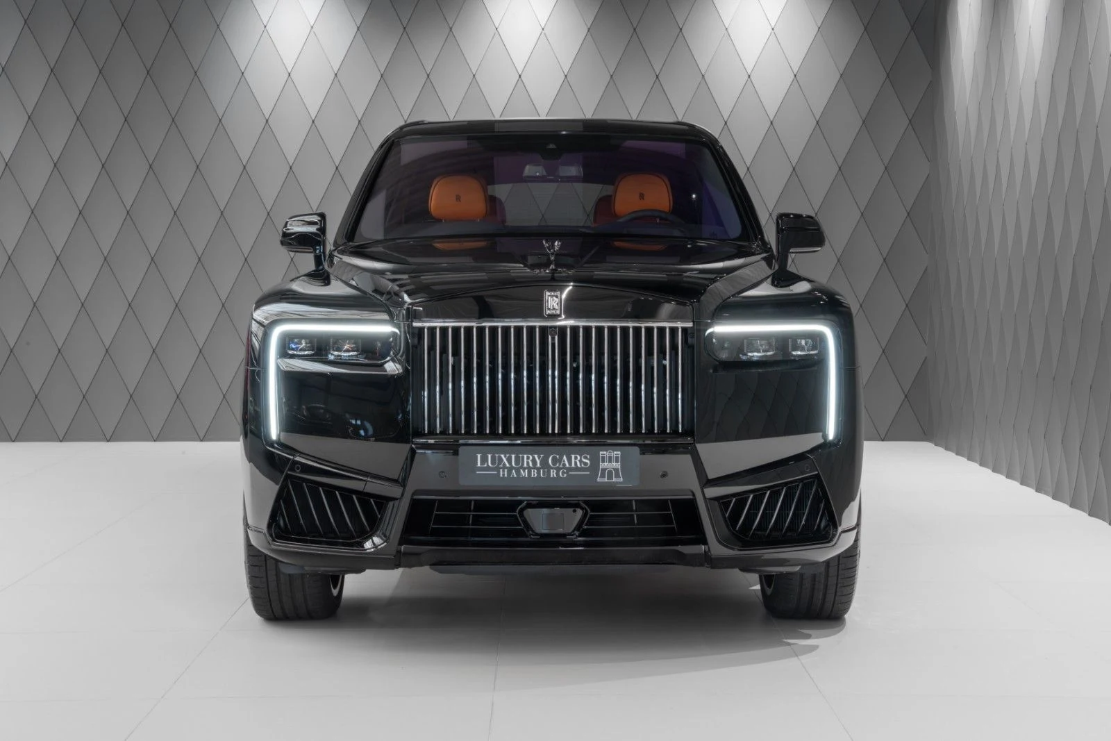 Black Rolls-Royce Cullinan Black Badge, full front view