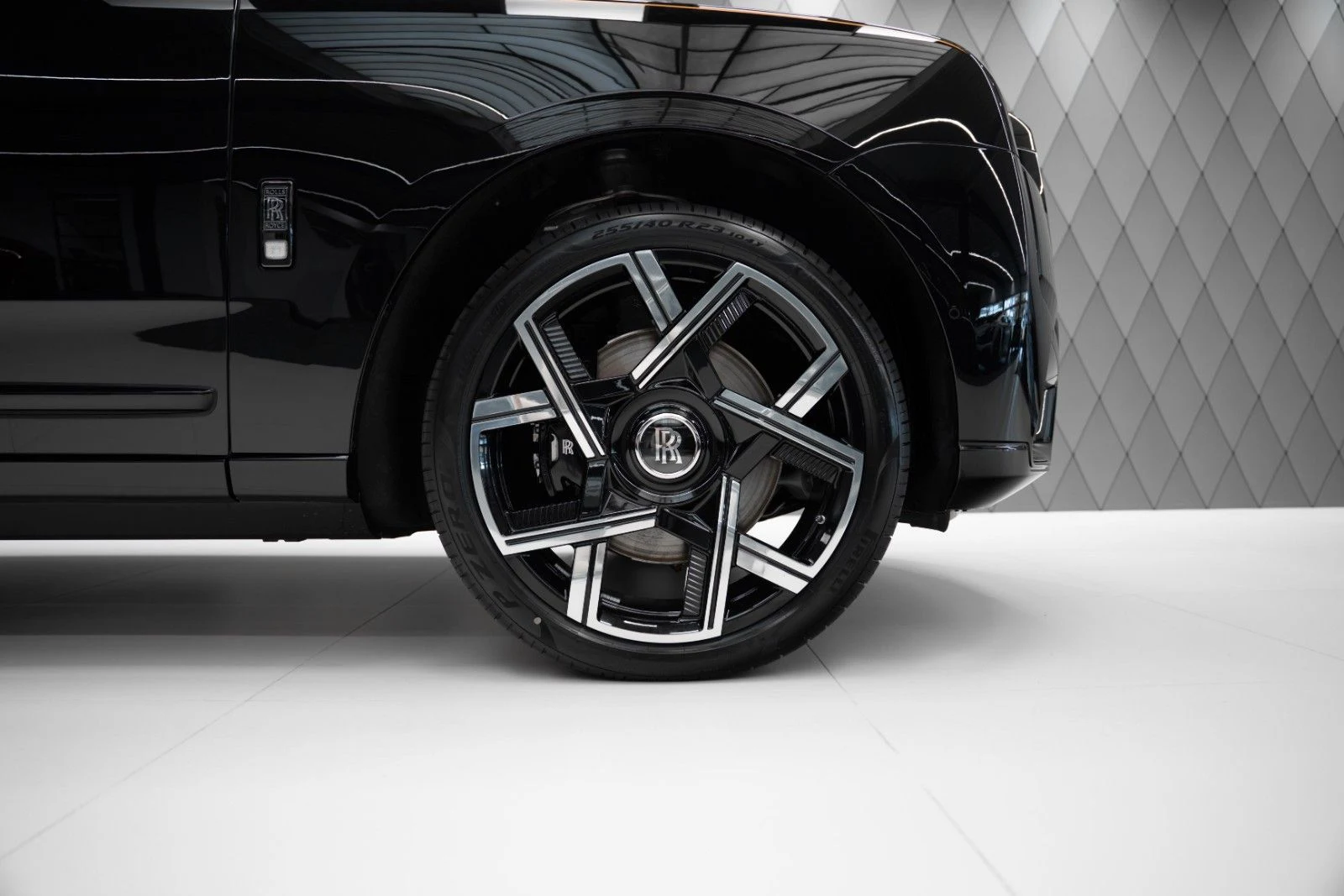 Rolls-Royce Cullinan Black Badge (Series II), 6/10