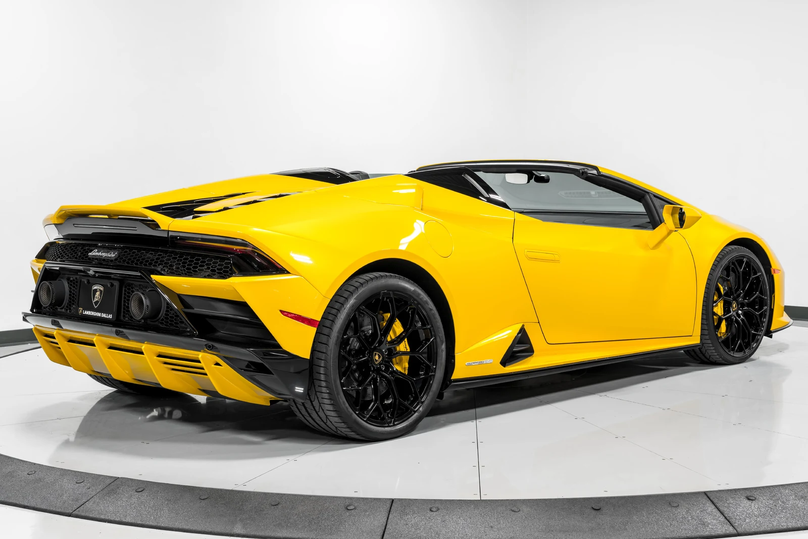 2024 Lamborghini Huracán EVO Spyder, 2/30