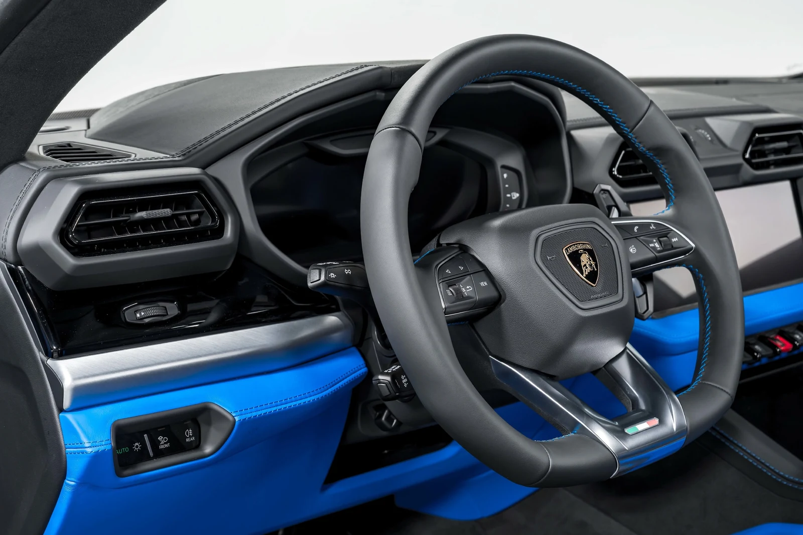 2026 Lamborghini Urus SE, 8/30