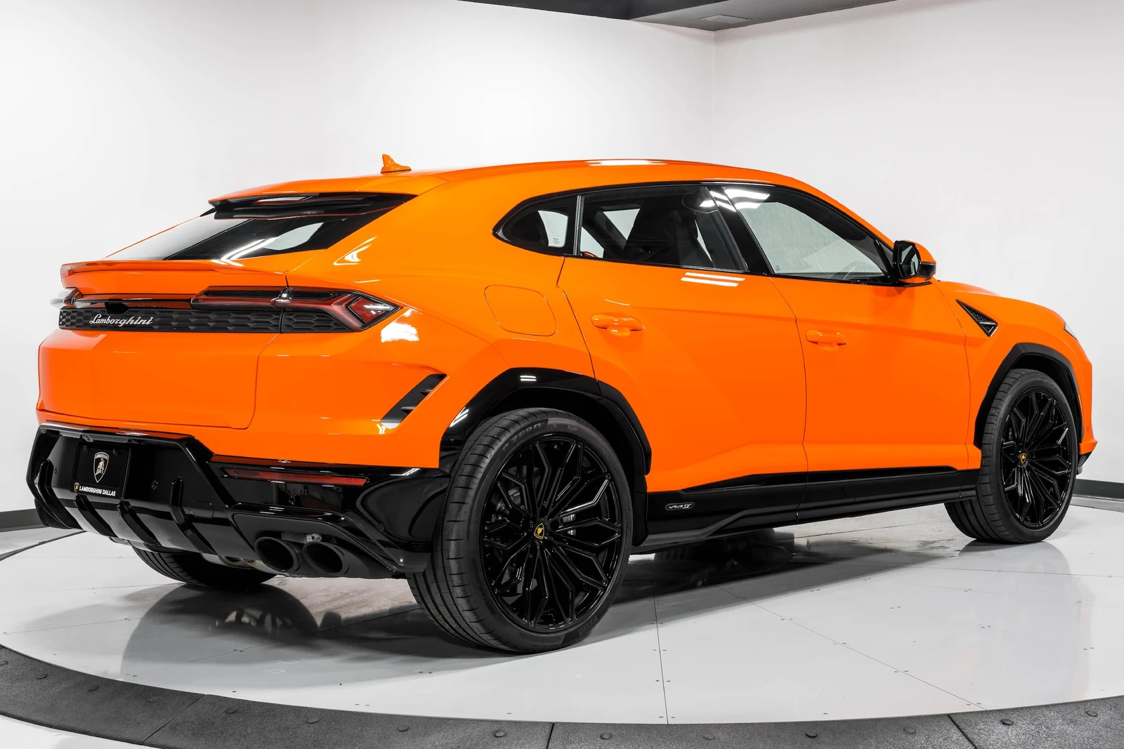 2025 Lamborghini Urus SE, 2/30
