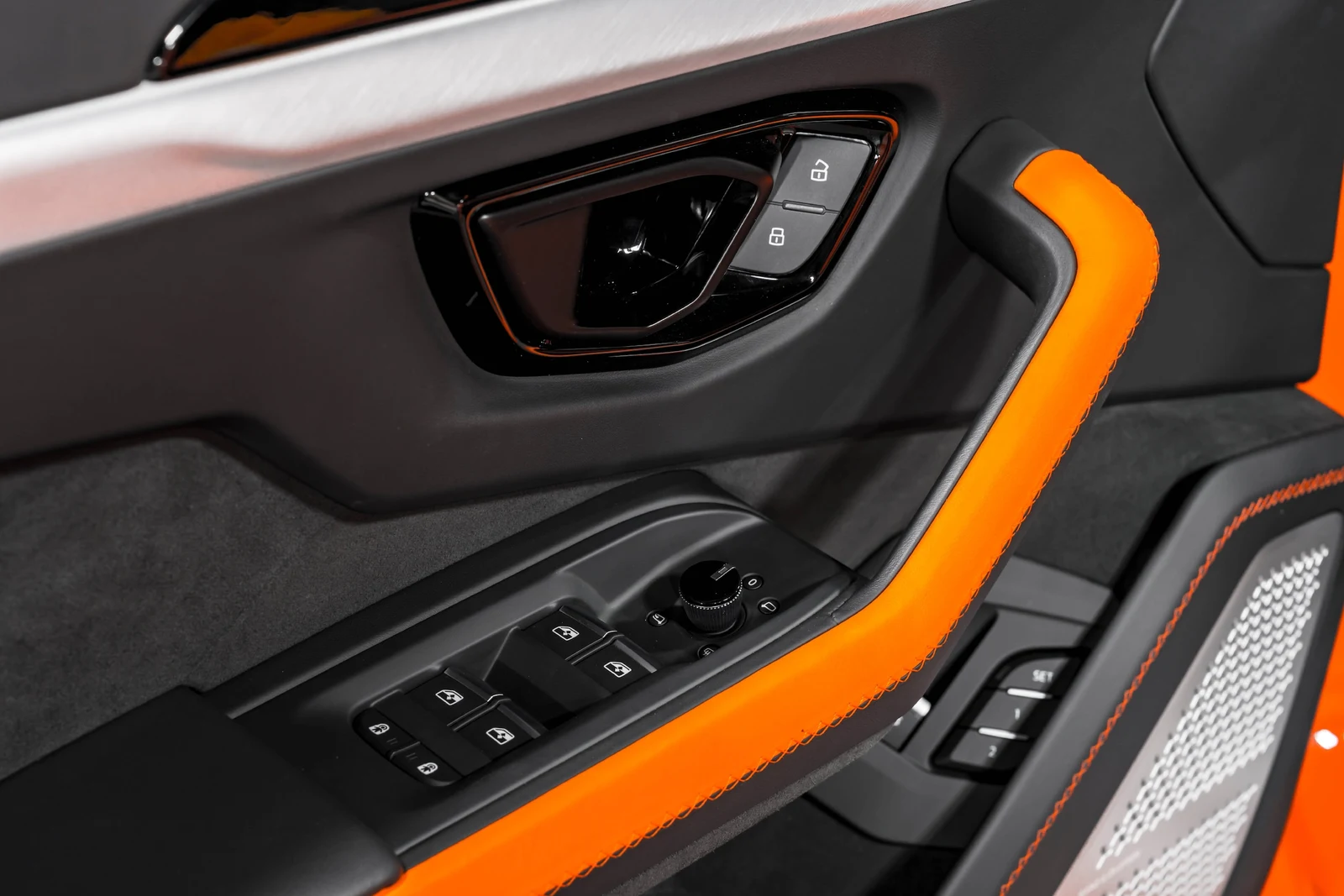 2025 Lamborghini Urus SE, 6/30
