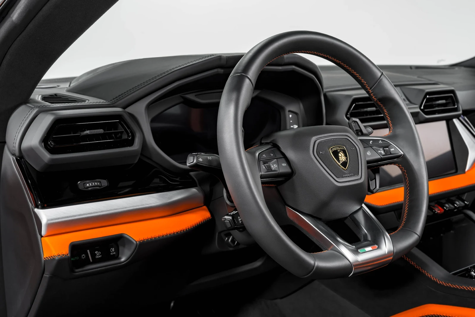2025 Lamborghini Urus SE, 8/30