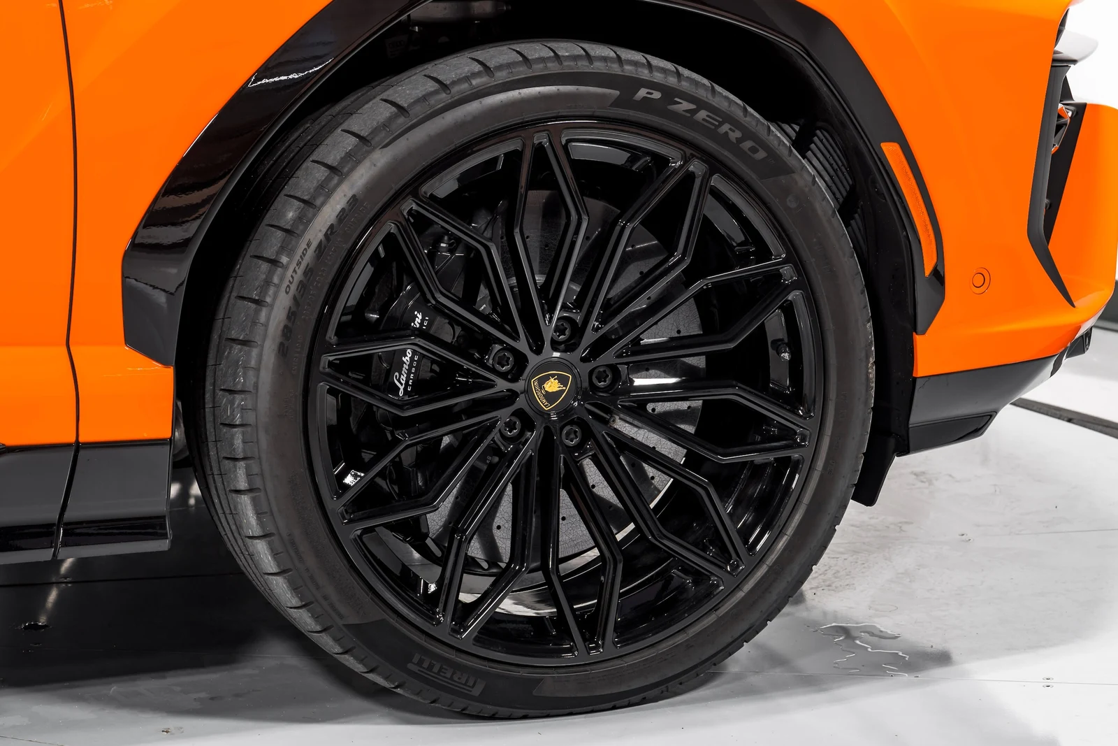 2025 Lamborghini Urus SE, 24/30