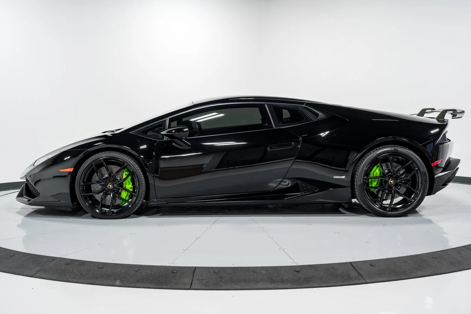 2016 Lamborghini Huracán LP 610-4, 4/30
