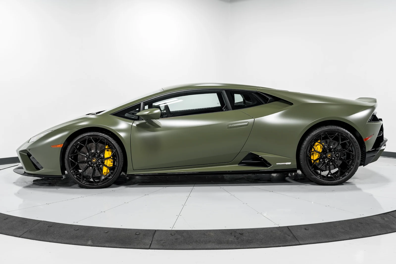 2022 Lamborghini Huracán EVO RWD, 4/30