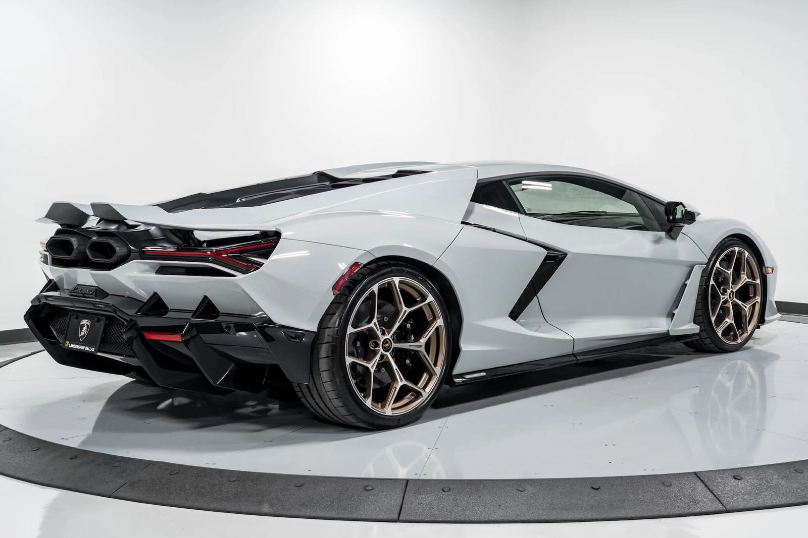 2026 Lamborghini Revuelto, 2/30