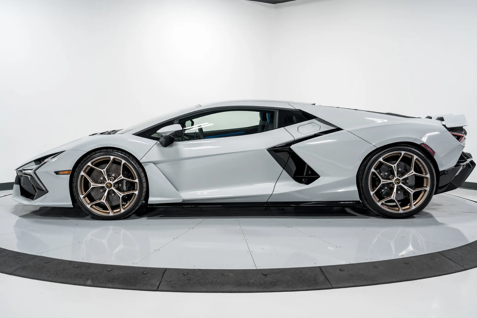 2026 Lamborghini Revuelto, 4/30
