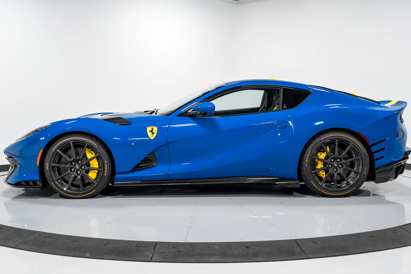 2022 Ferrari 812 Competizione, 2/30
