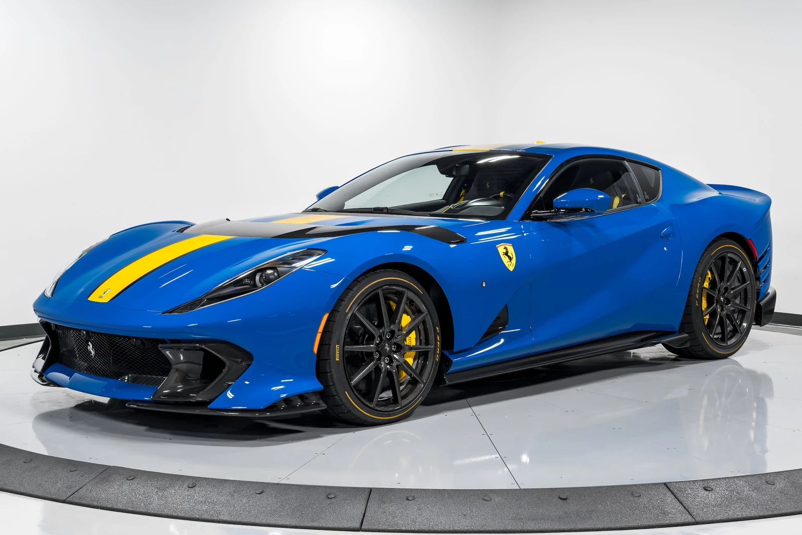 2022 Ferrari 812 Competizione, 3/30